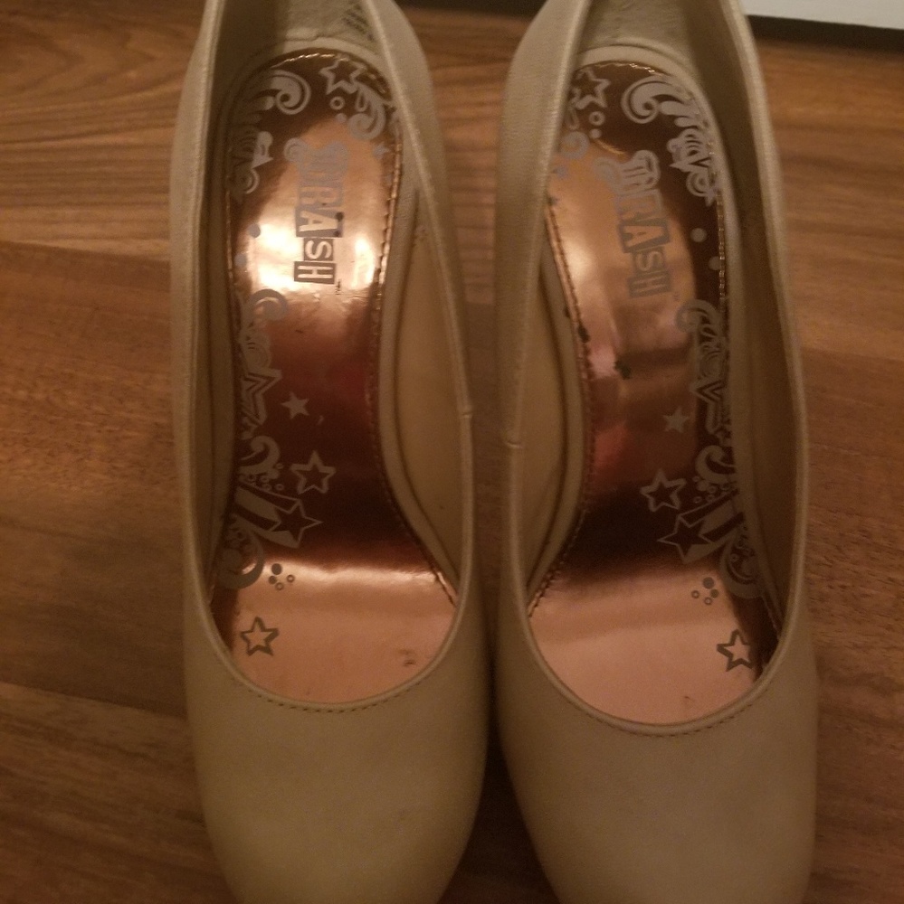 Tan platform heels - Picture 3 of 4